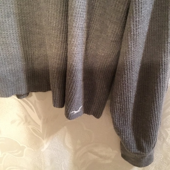 Hollister Gray Long Sleeve Crop Top - Picture 2 of 4